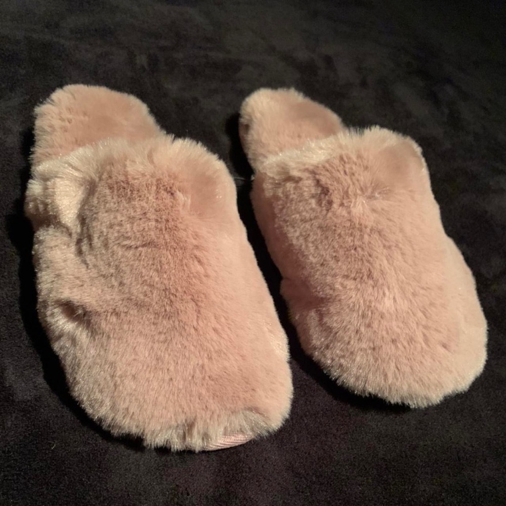 m express mauve fuzzy slippers
stated as 7-8, suggest 7-7.5